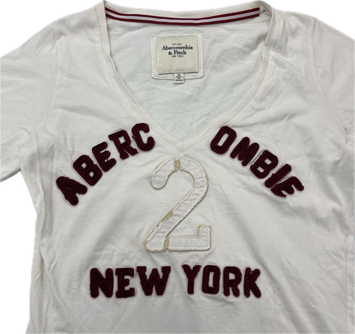 Abercrombie&Fitch ☆ アーチロゴ デザイン Ｖネック Tシャツ ホワイト 半袖 レディース M 春夏 万能 アバクロンビー＆フィッチ■AE307_画像2