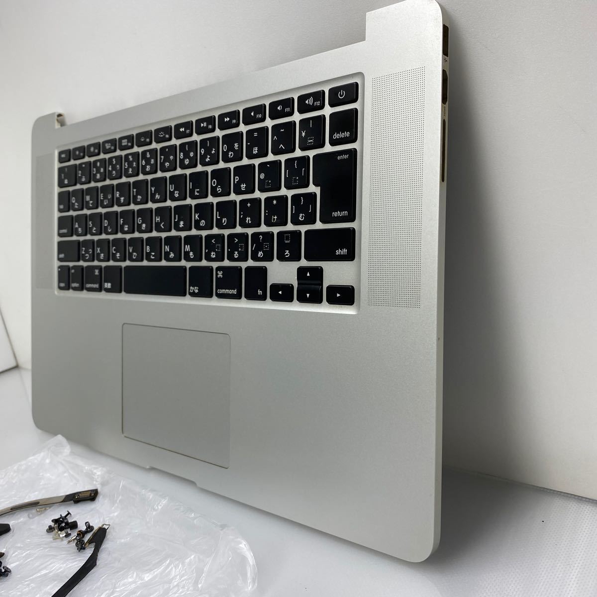 DP-030406 Apple MacBook Pro Retina 15-inch lite2013 キーボード パームレストA1398　スピーカー　トラックパッド付　状態良好_画像5