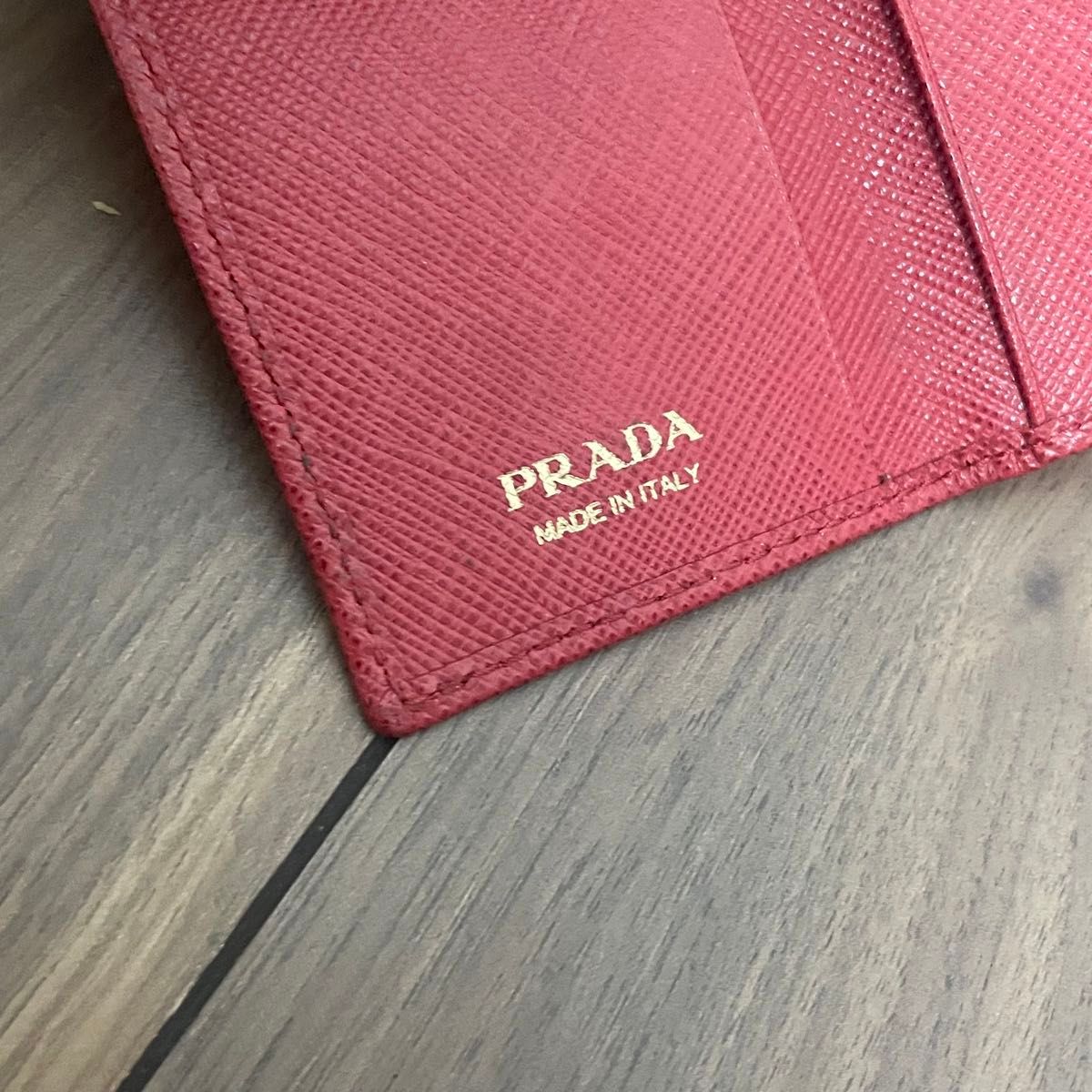 美品　プラダ　キーケース　6連　赤 PRADA レザー サフィアーノ