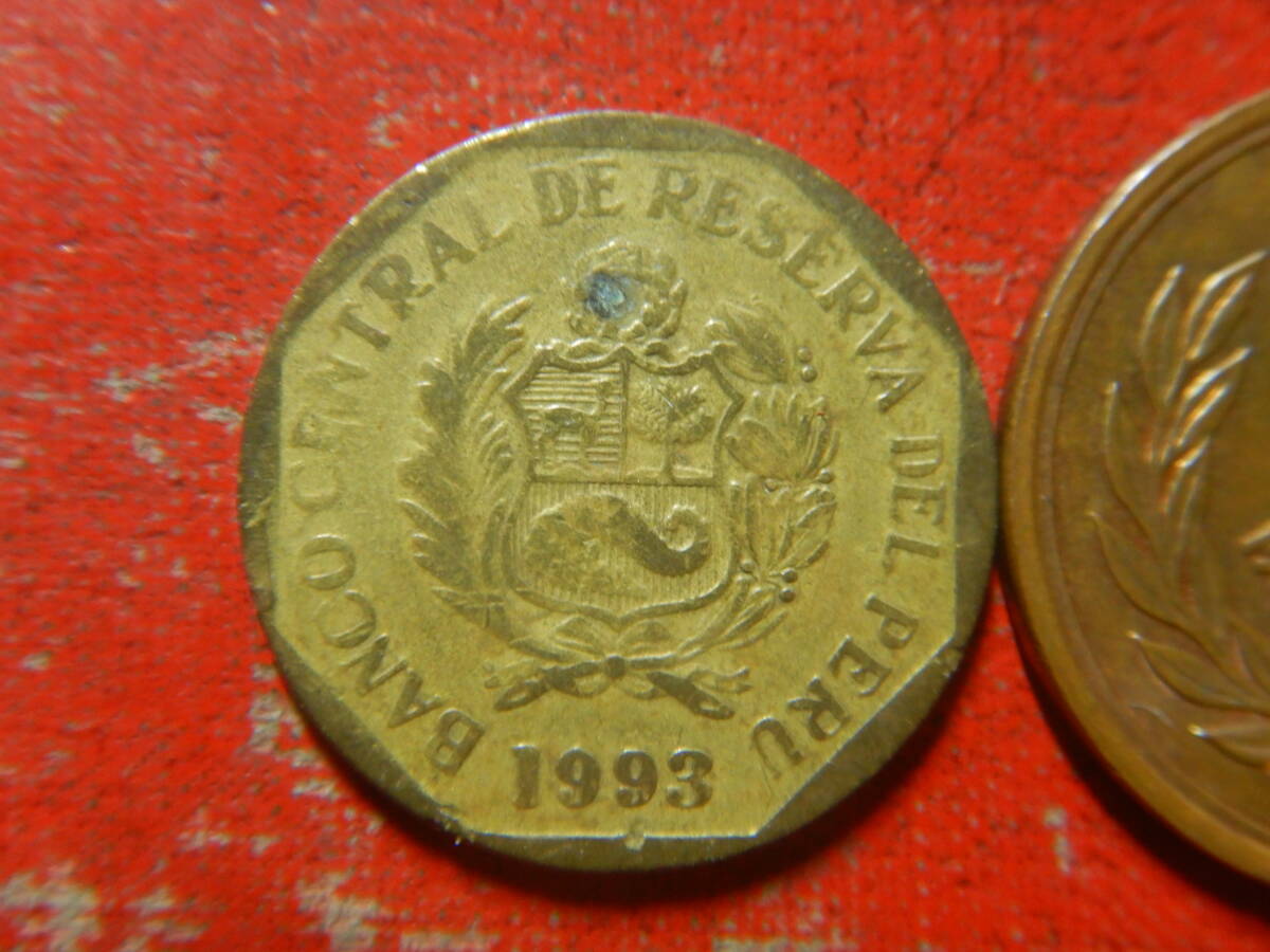 外国・ペルー／１０センチモ黄銅貨（1993年）　240306_画像1