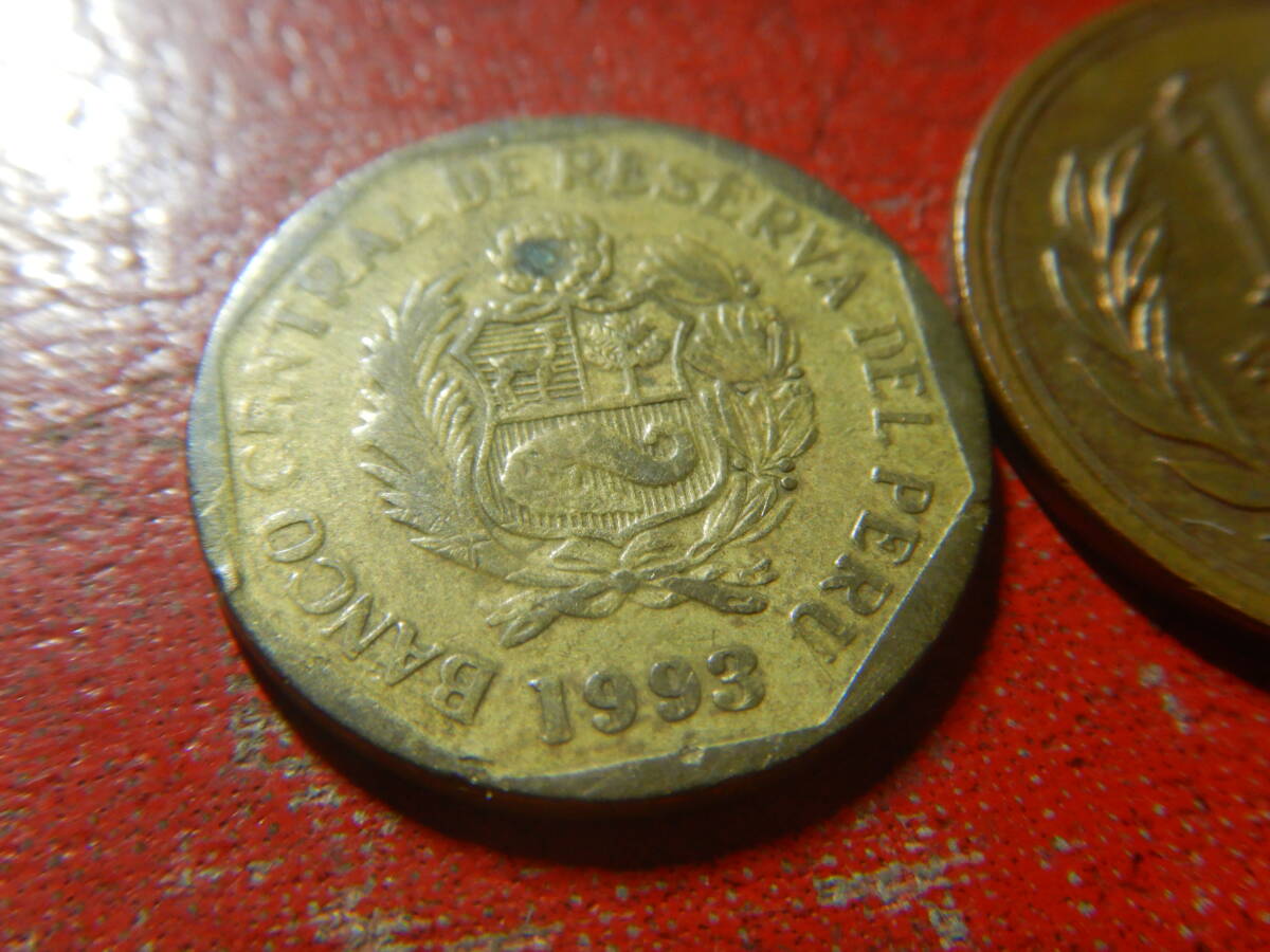 外国・ペルー／１０センチモ黄銅貨（1993年）　240306_画像3