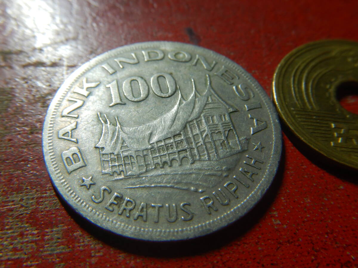 外国・インドネシア／１００ルピア白銅貨（1978年）　240319_画像3