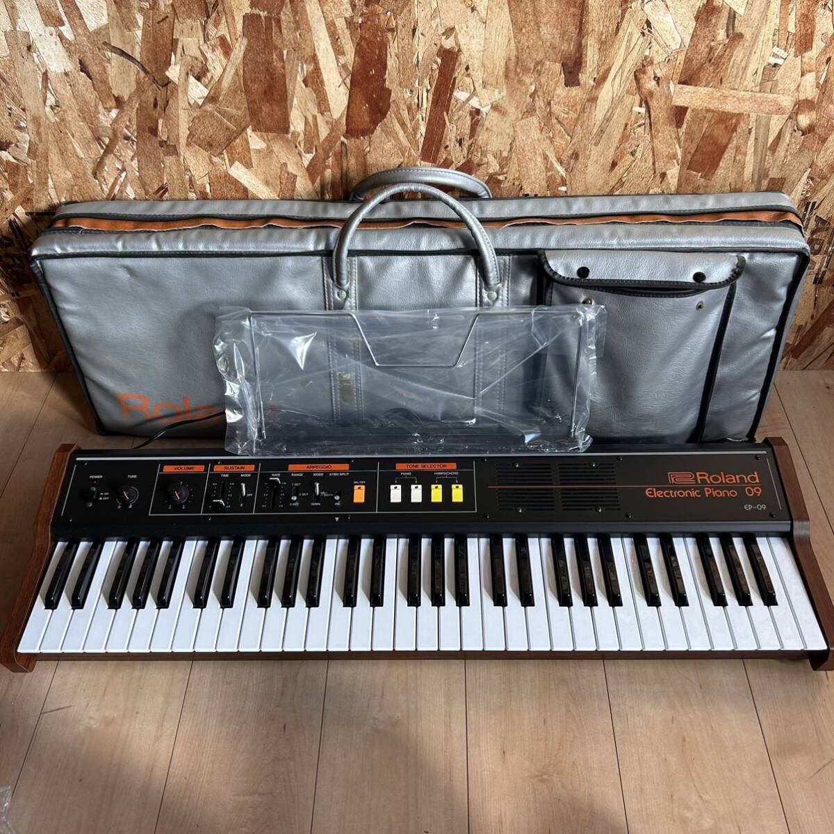 Roland EP-09 ローランド 電子ピアノ ピアノ 100V 楽器 音楽 ケース付き 付属品 動作確認済み 美品 ビンテージ 中古品