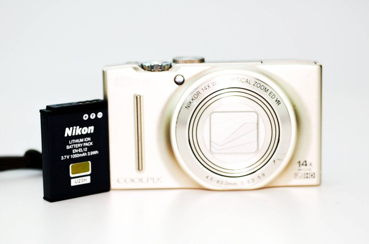 ニコン NIKON COOLPIX S8200 シャンパンゴールドボディ コンパクトデジタルカメラ バッテリー付き 4190_画像1