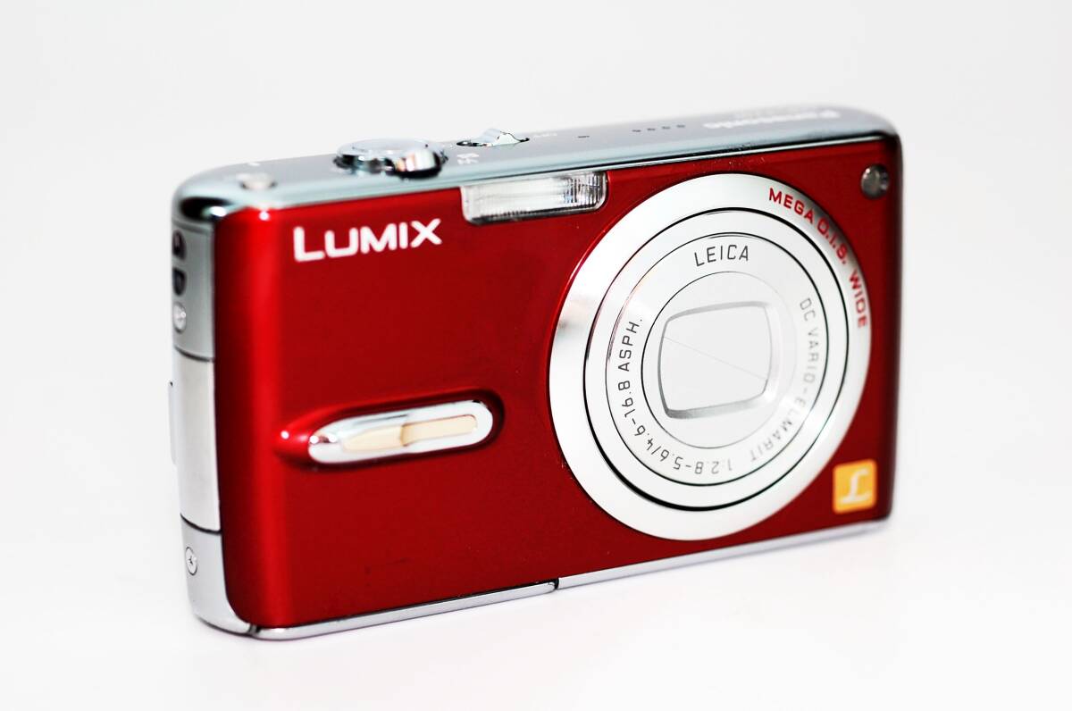 パナソニック Panasonic LUMIX DMC-FX07 レッドボディ コンパクトデジタルカメラ 付属品多数 10567_画像2
