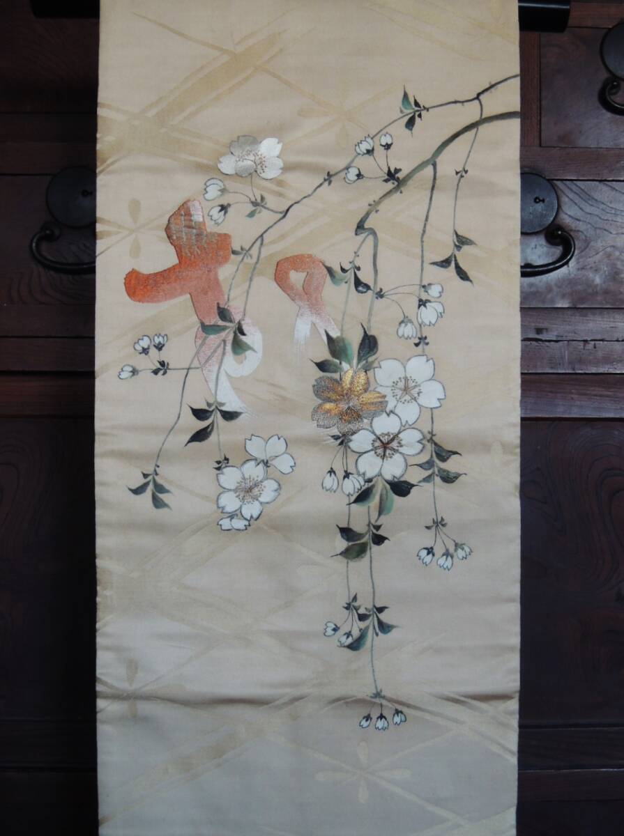 W1922■古布　名古屋帯　ベージュ色地桜の花と文字　染めと刺繍■_画像1