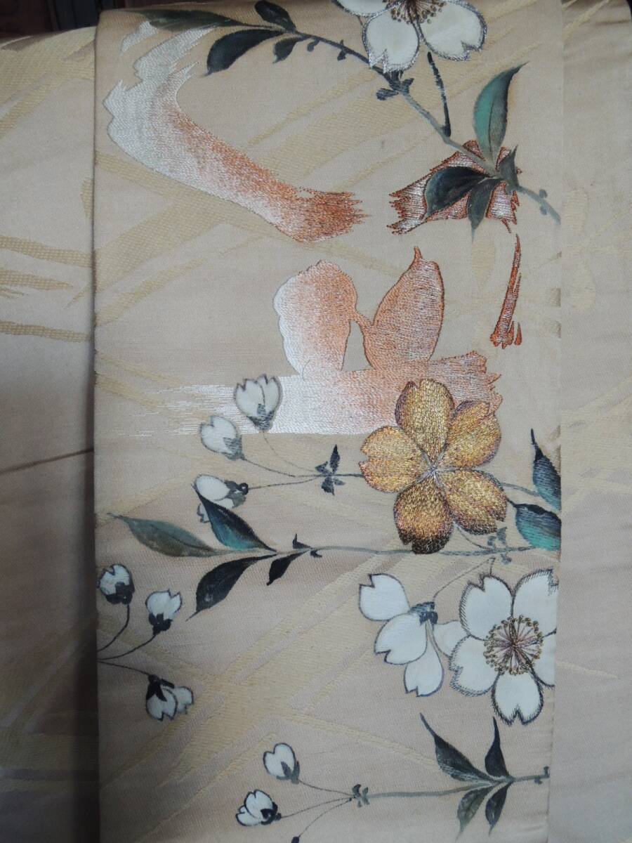 W1922■古布　名古屋帯　ベージュ色地桜の花と文字　染めと刺繍■_画像10