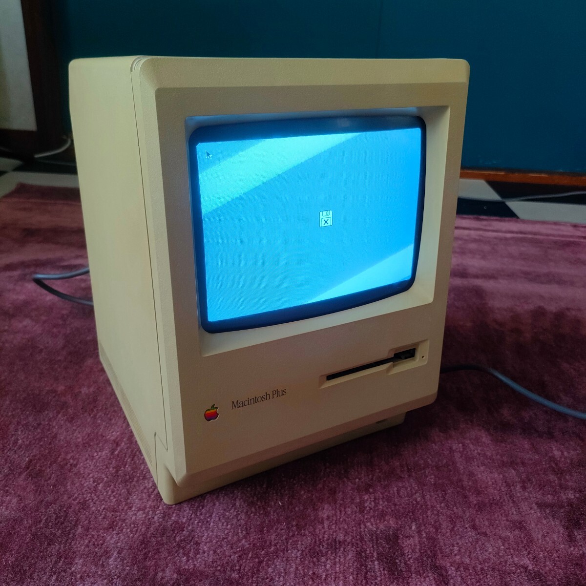 Apple Macintosh Plus 1MB /M0001A [ジャンク]電源OK 動作未確認 /外観破損多い/Old Mac_画像1