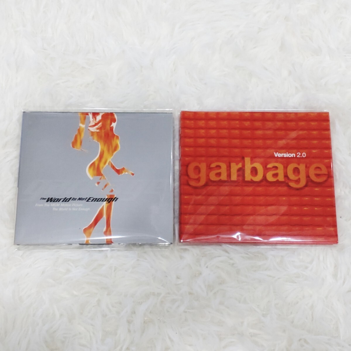 Garbage Version 2.0 2CD リマスター 輸入盤 007 The World Is Not Enough 2点セット U.N.K.L.E. Bruce Springsteen DAVID BOWIE Cardigans_画像1