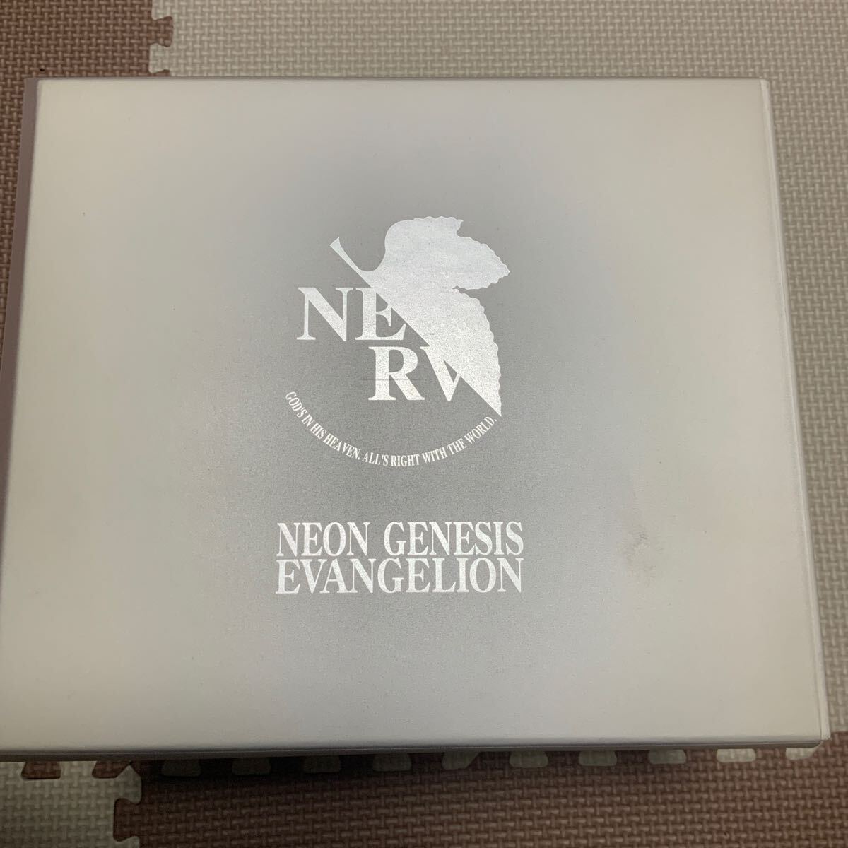 新世紀エヴァンゲリオン「NERV」刻印入り　iPod 20GB [P9282J/A] 付属物完備　おまけつき_画像1