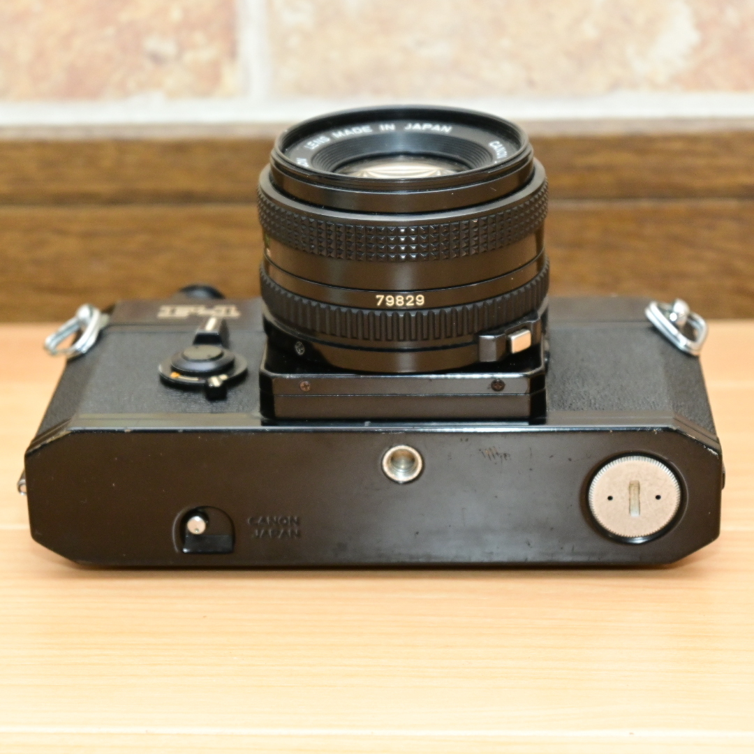 0326-E522-13 Canon キヤノン F-1 + LENS FD 50mm 1:1.8 レンズ付き_画像4
