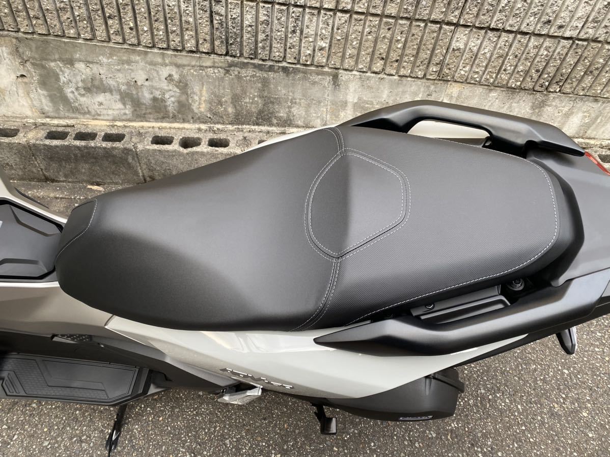 ♪美車♪ ADV160 パールスモーキーグレー 走行少ないです♪ ホンダ PCX125 PCX150 PCX160 NMAX125 NMAX155 シグナスグリファス Xフォースの画像9