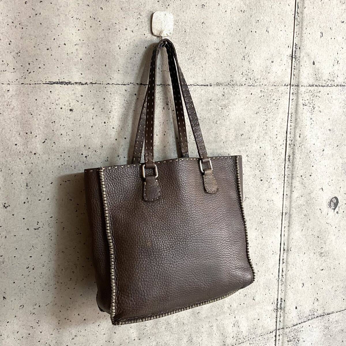 フェンディ セレリア トートバッグ 肩掛け ステッチ レザー シボレザー 本物 FENDI フェンディ セレリア ステッチ レザー トートバッグ