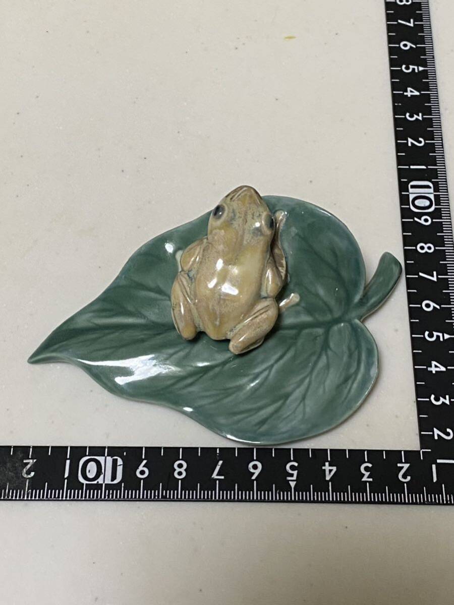 カエルの唄 西洋陶磁器置物 カエル ヨロシク カエルの唄 西洋陶磁器置物 カエル ヨロシク