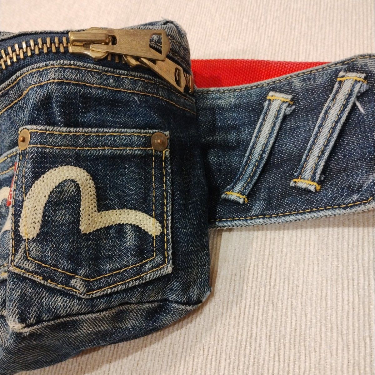 EVISU/エヴィス ボディバッグ メニーポケット オール刺繍・赤 EVISU/エヴィス ボディバッグ メニーポケット オール刺繍・赤