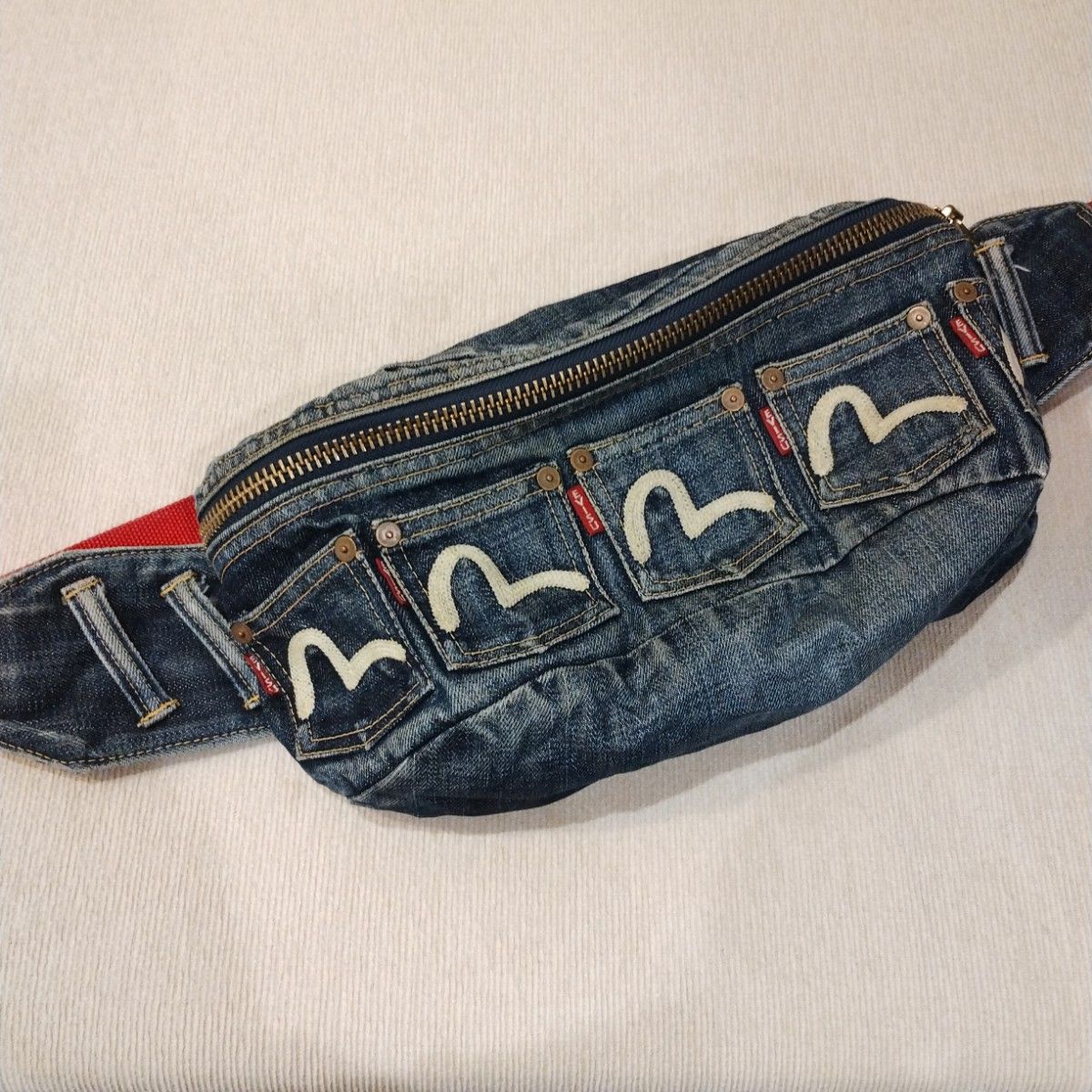 EVISU/エヴィス ボディバッグ メニーポケット オール刺繍・赤 EVISU/エヴィス ボディバッグ メニーポケット オール刺繍・赤