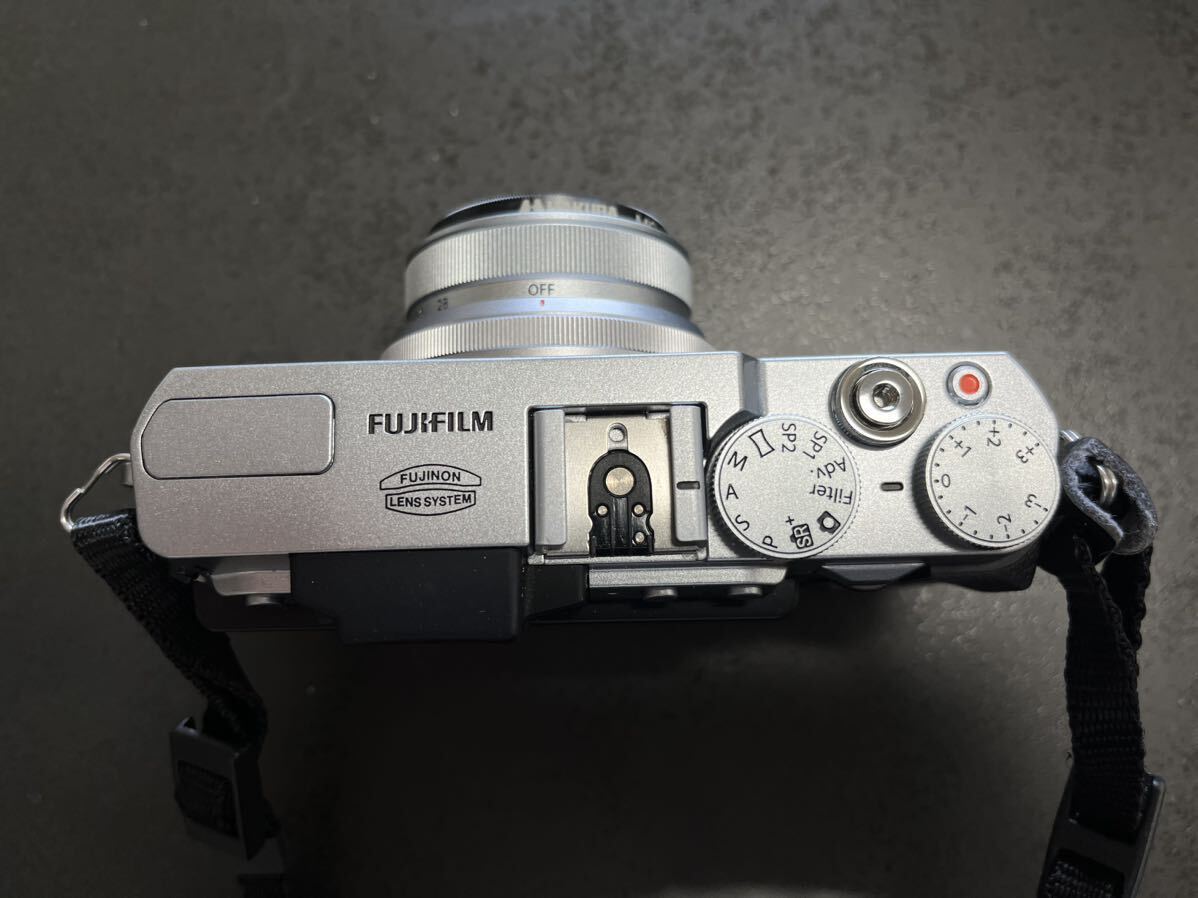 フジフイルム　デジタルカメラ　X30 中古美品_画像3