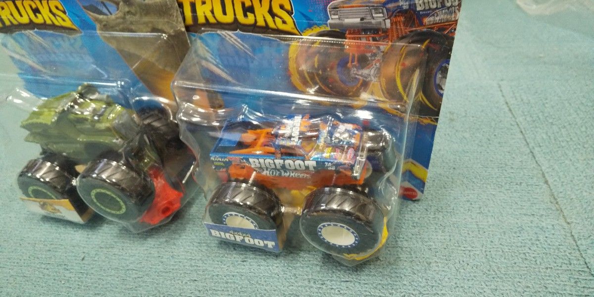 ホットウィール モンスタートラック HotWheels MONSTER TRUCKS マテル 4台セット ウニモグ トリケラトプス