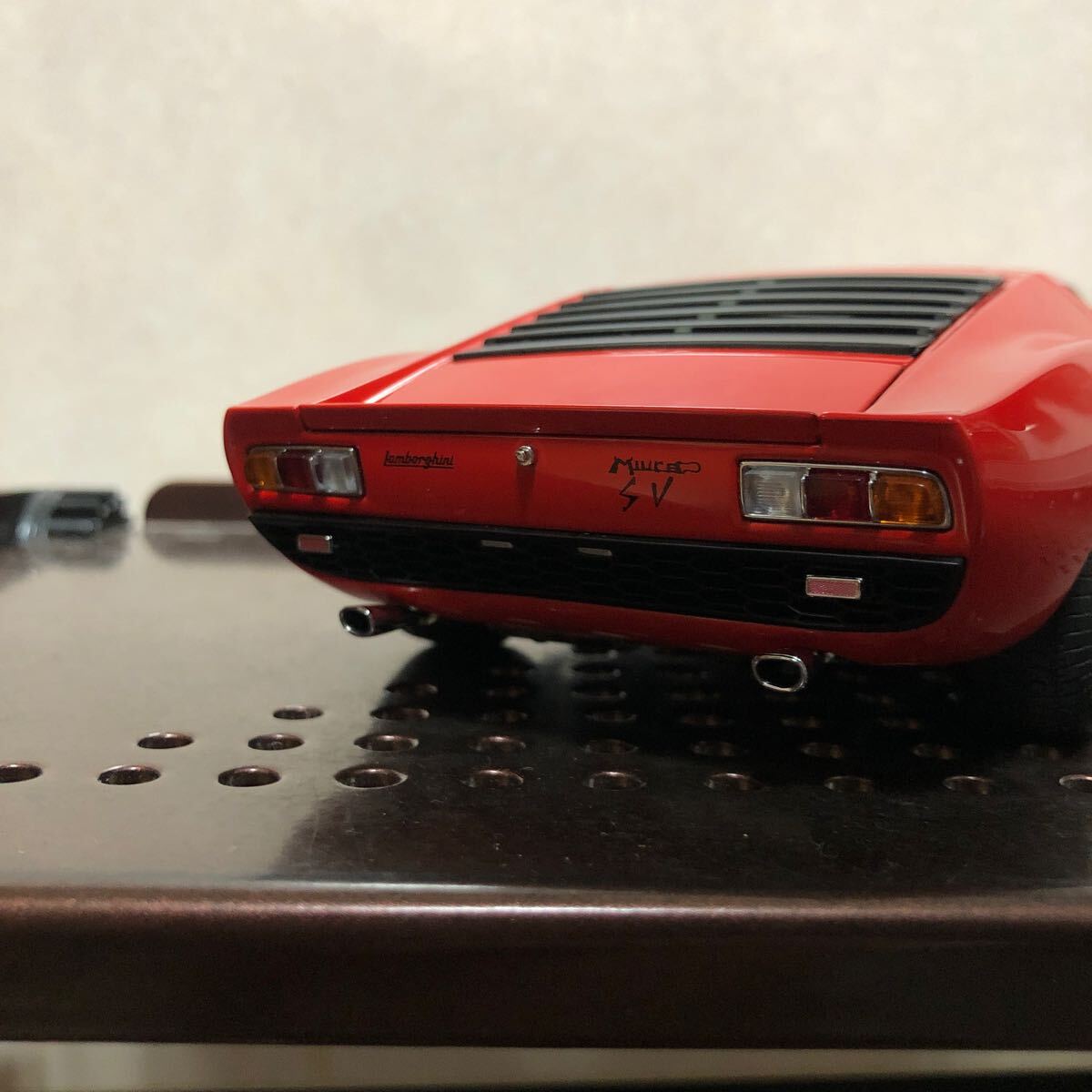 999 オートアート ランボルギーニ ミウラ SV 1/18 ミニカー 赤 レッド 模型 完成品の画像3