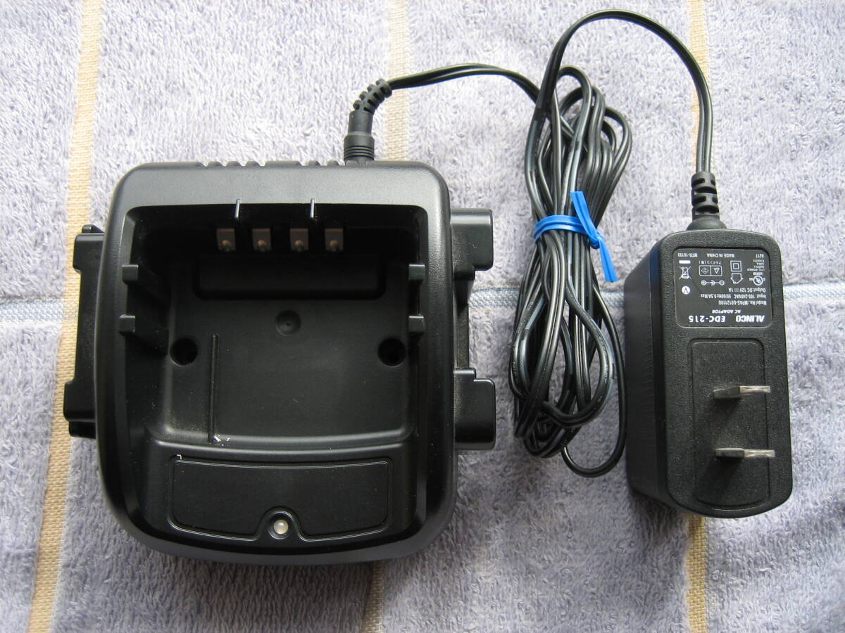  used operation excellent Alinco made business use digital simple transceiver type name DJ-BU70D total 2 type antenna * rechargeable battery ×2* charger ×1 attached mostly not in use 