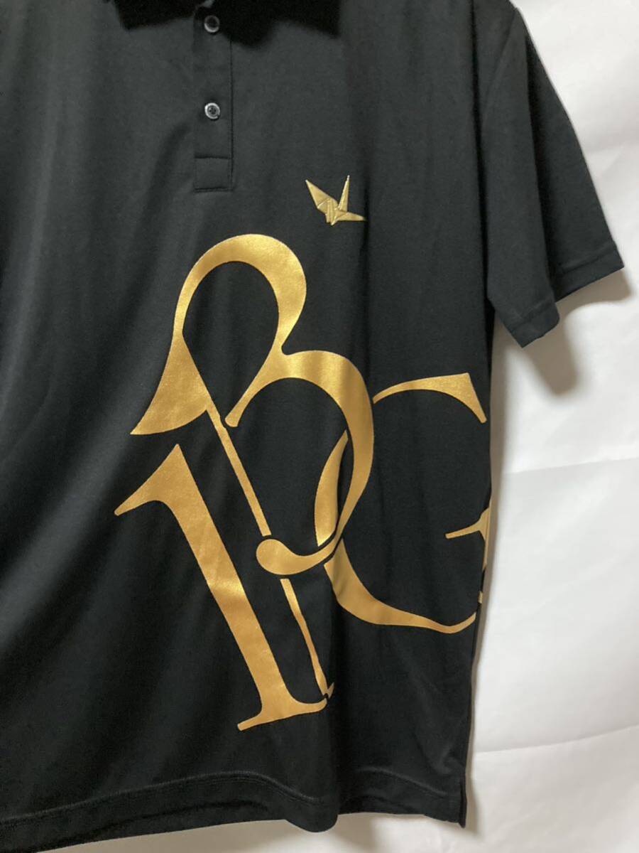 1PIU1UGUALE3 GOLF BIG LOGO BLACK GOLD ビッグロゴポロシャツ ブラック×ゴールド　定価33,000円_画像2