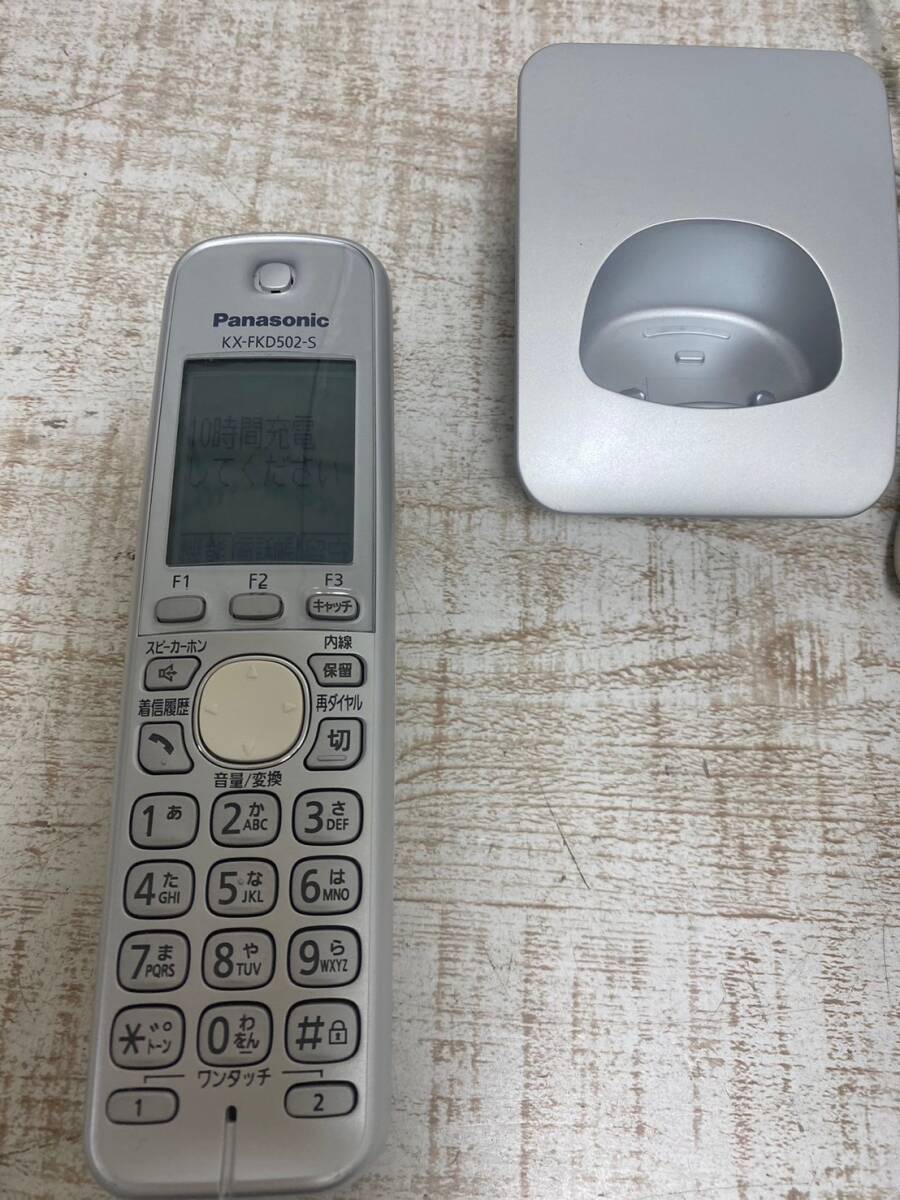 ★a-157　Panasonic パナソニック コードレス電話 電話機 子機のみ 子機 KX-FKD502-W 充電台有_画像2