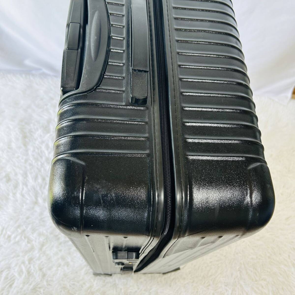 【美品】リモワ RIMOWA サルサ 104L 4輪　マットブラック　キャリーケース スーツケース TSA 大容量　_画像6