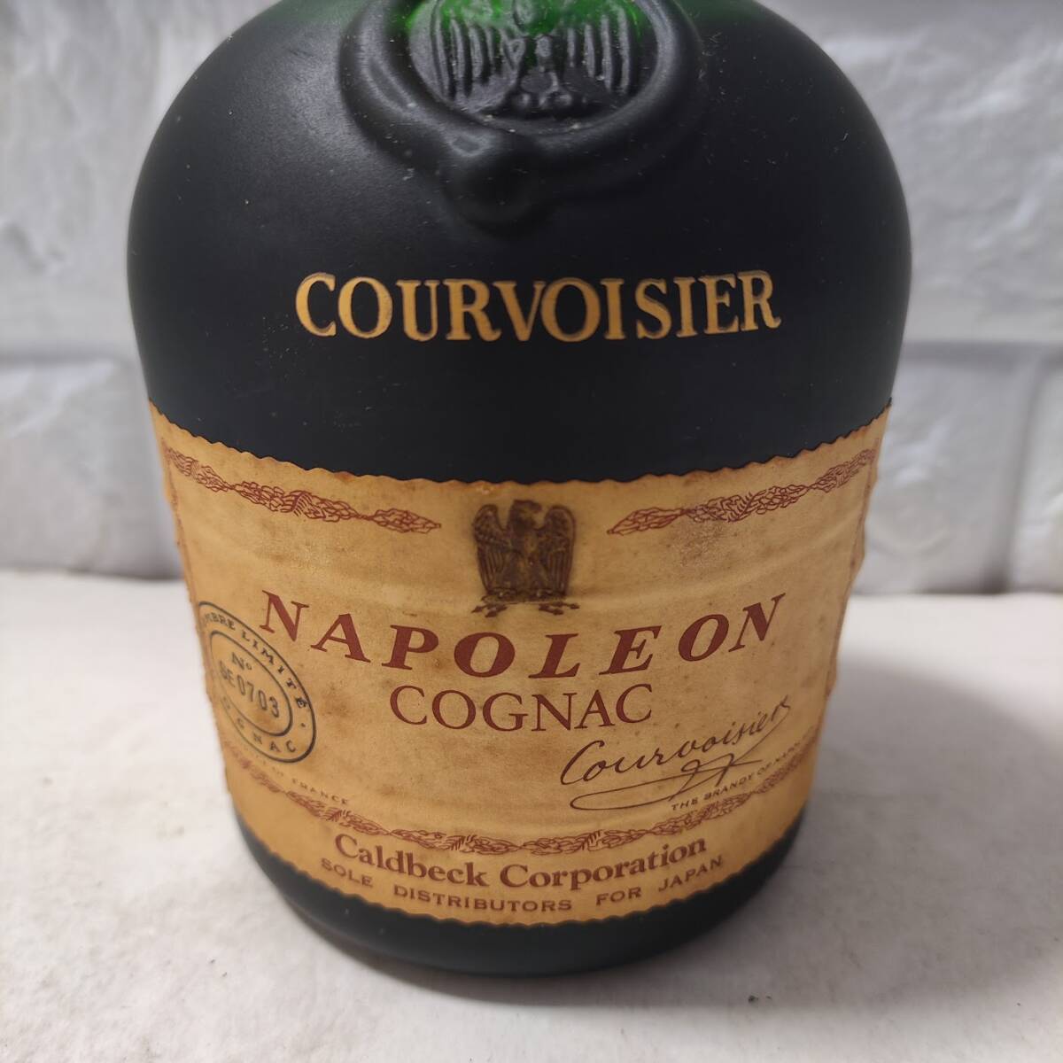 ■未開栓■古酒■ COURVOISIER NAPOLEON COGNAC クルボアジェ ナポレオン 700ml 40％ コニャック ブランデー特級_画像3