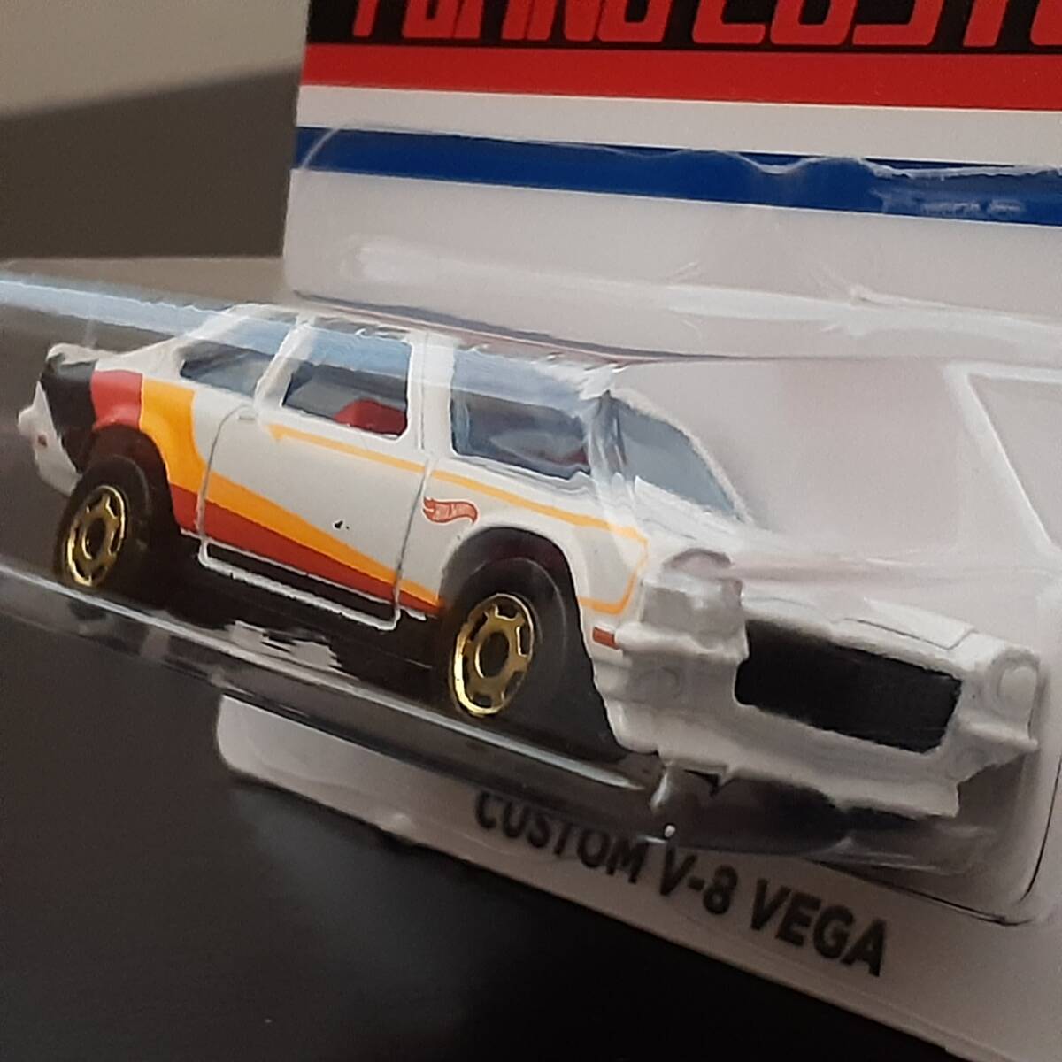 HOT WHeeLs CUSTOM V-8 VEGA 白 FLYING CUSTOMシボレー ベガ ミニカー LIMITED EDITION フライングカスタム 限定商品 ホットウィール_画像3