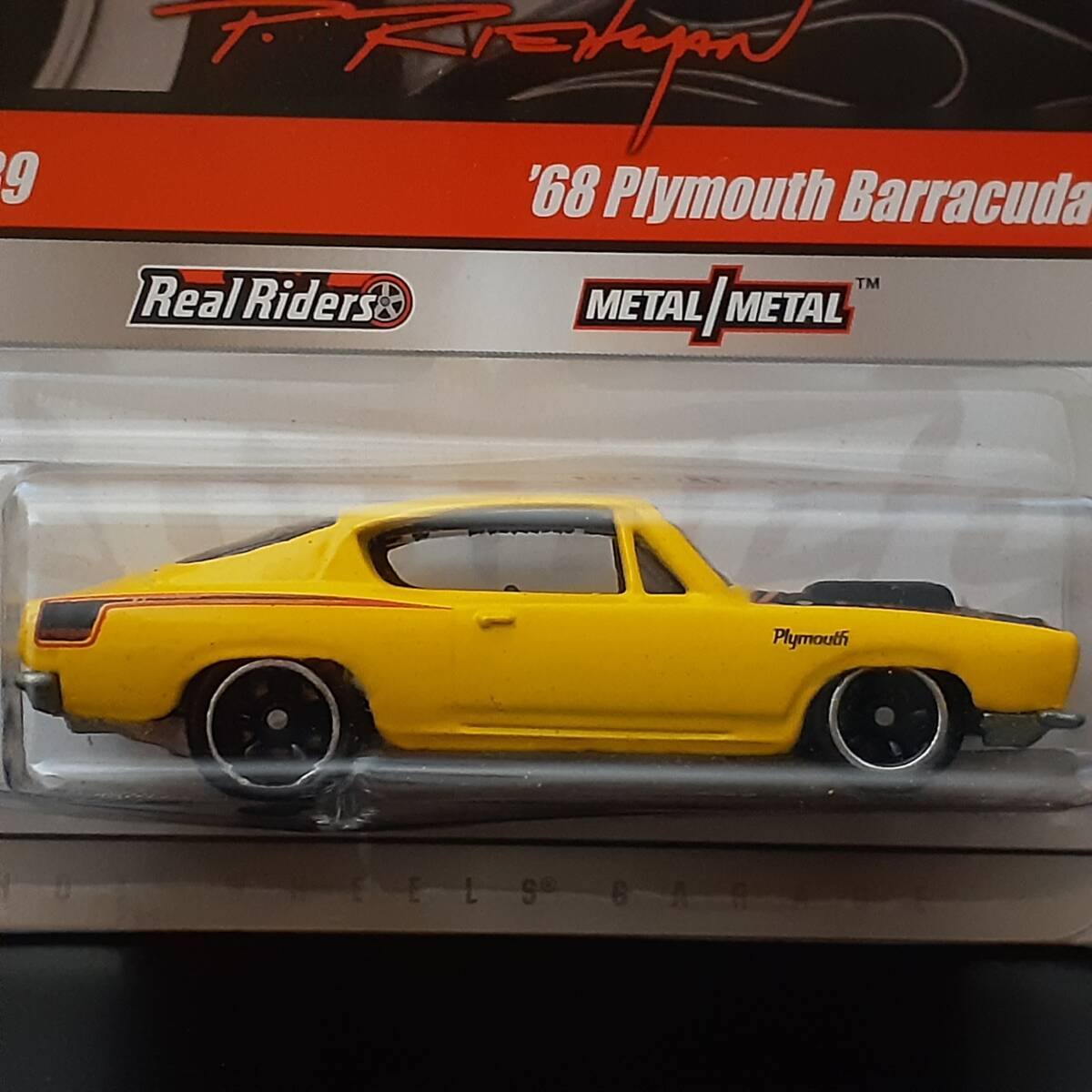 HOT WHeeLs 68 PLYMOUTHY BARRACUDA PHIL‘Ｓ GARAGE 黄 バラクーダ ミニカー Phil Riehlman フィルリールマン　RealRiders ホットウィール_画像2