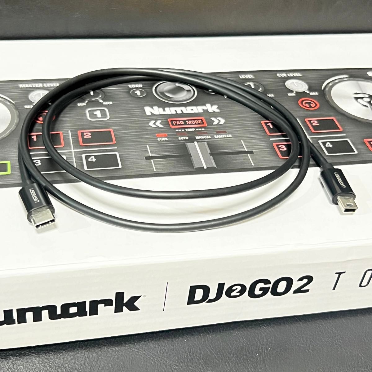 Numark ポータブルDJコントローラー DJ2GO2 Touch ＋ 専用キャリングケース ＋ USB-Cケーブル