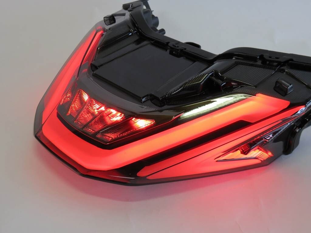 PCX / PCX e:HEV / PCX160 JK05 JK06 KF47 2021以降 LEDテール 流れタイプウインカー内蔵 E 【ld-pcx16-2】_画像1