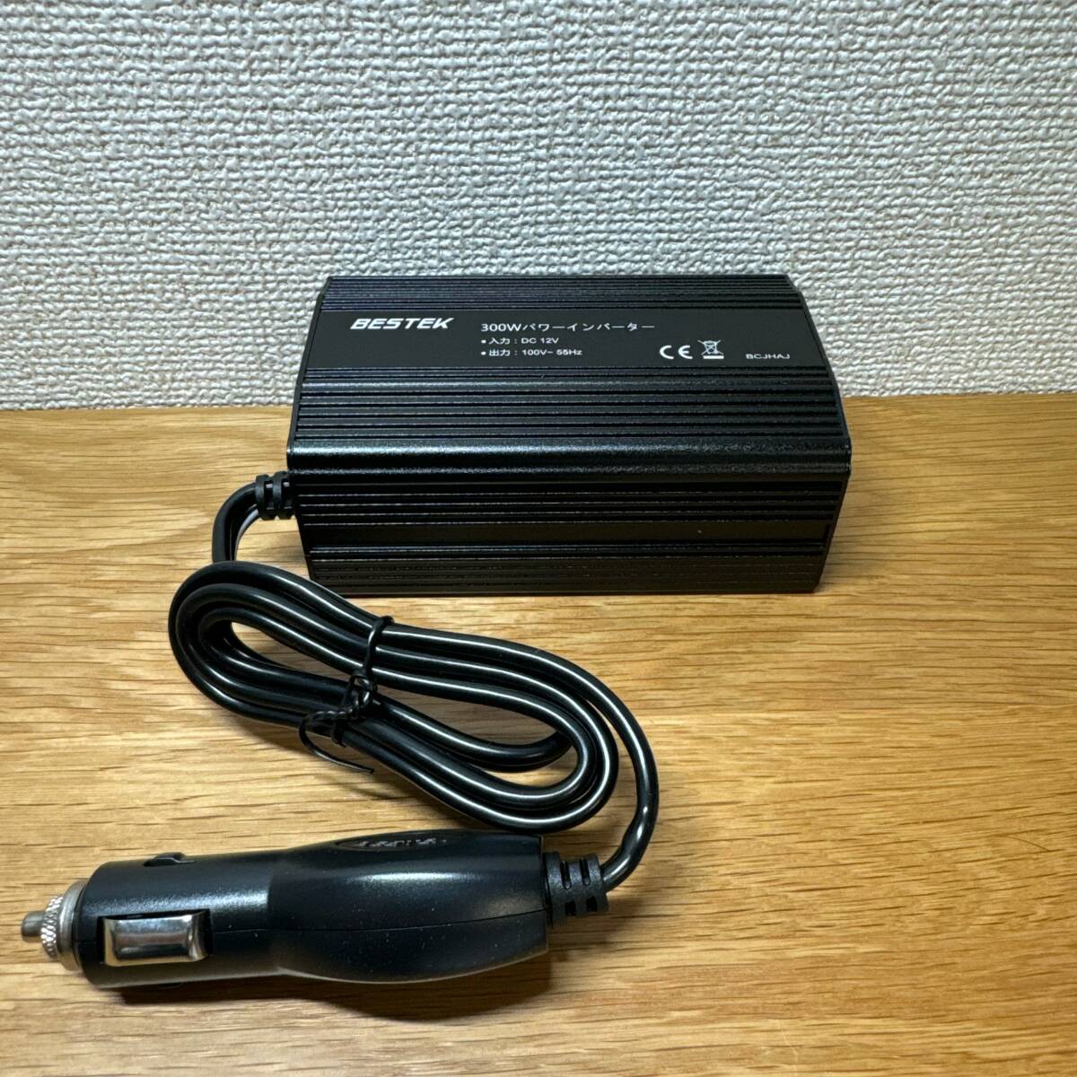 カーインバーター インバーター 300W 車載充電器 ACコンセント2口 USB2ポート DC12VをAC100Vに変換 12V車対応 MRI3010BU-BK BESTEK_画像4