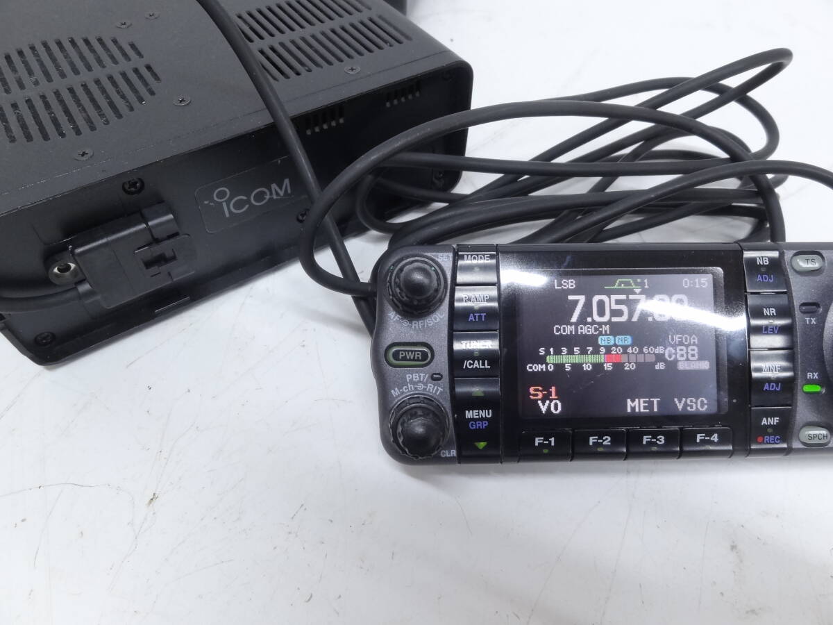 (I COM) HF/VHF/UHF приемопередатчик IC-7000(M) AT-180