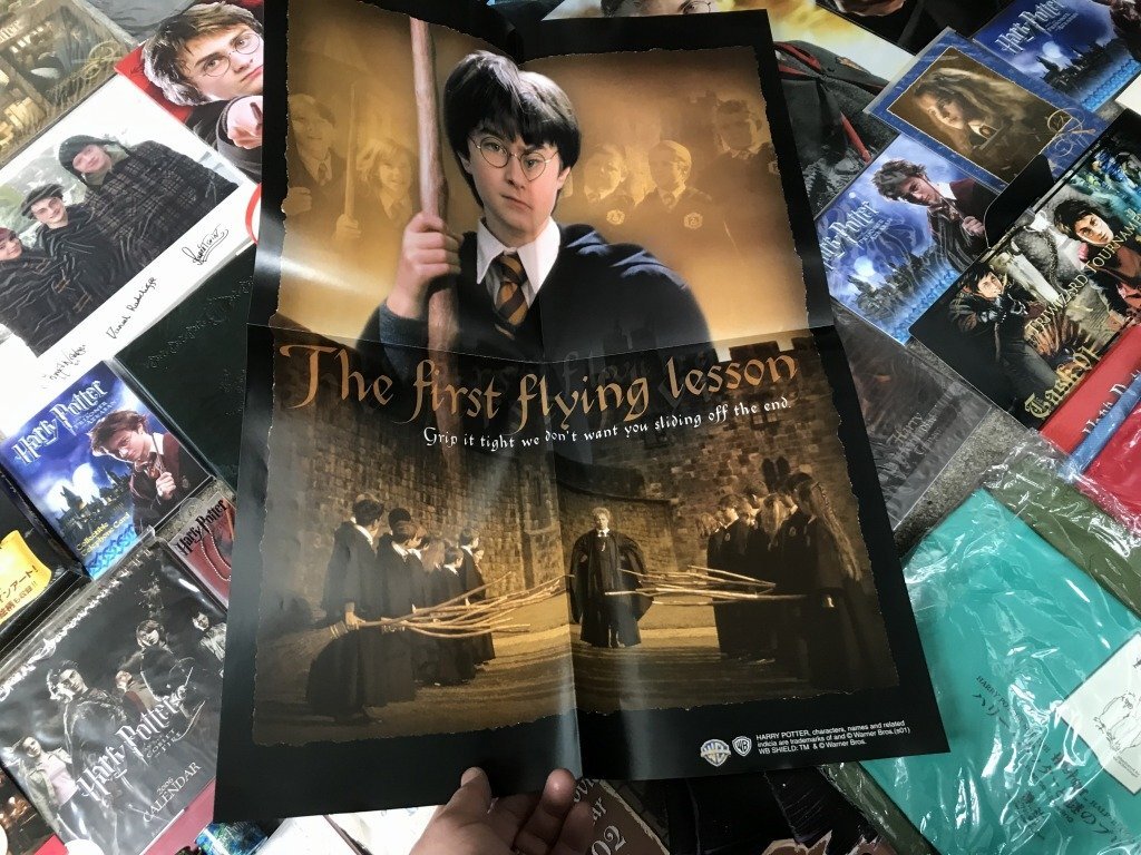 * [ majority. product new goods ] together Harry Potter goods small articles under . clear file pamphlet gold coin postcard movie SF