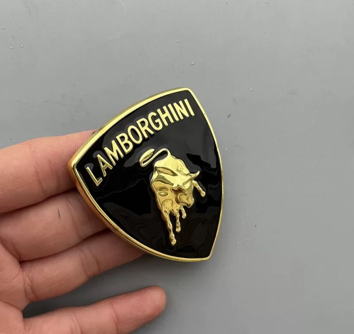 新品送料込み　ランボルギーニ　ボンネット　ロゴ　Lamborghini_画像1