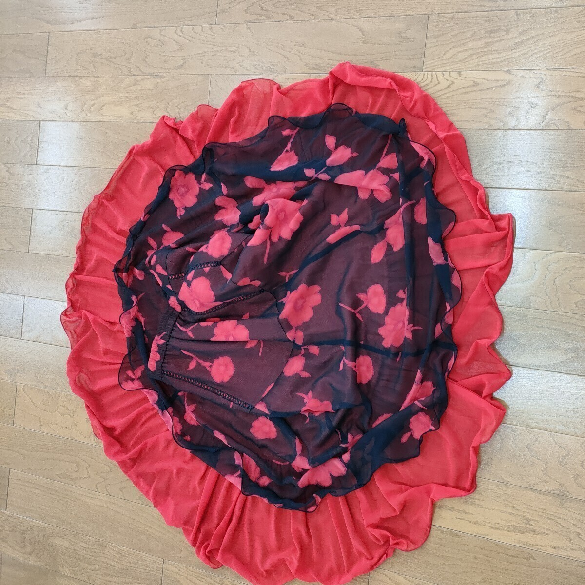 U:NA 黒×赤花柄スカートM_画像10