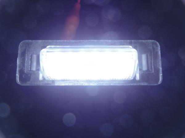 激白光! 交換式! ベンツ LED ナンバー灯 W210 E230 E240 E320 E400 E430 E55_画像3
