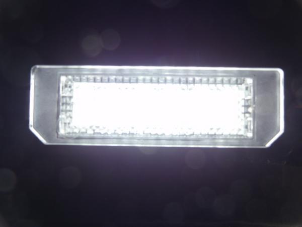 激白光! 交換式! フォルクスワーゲン LED ナンバー灯 ライセンスランプ アップ UP 120型 2011ｙ～_画像3