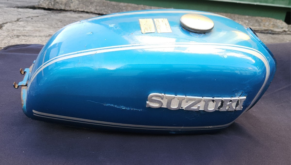 【 SUZUKI GT125 】ガソリンタンク/フェールタンク/キャップ、コック付き/スズキの画像1