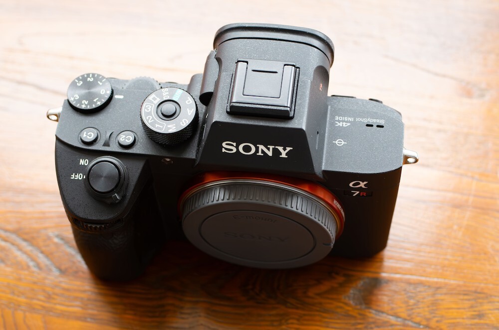 SONY α7R III (ILCE-7RM3) シャッター回数3715回 中古良品 _画像3