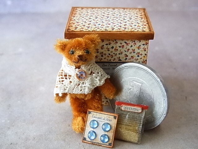 ミニチュアドールハウス ミニチュア焼き菓子 カスタムブライス の小物にもミニチュアテディベア アンティーク木箱 アンティークボタン の画像2