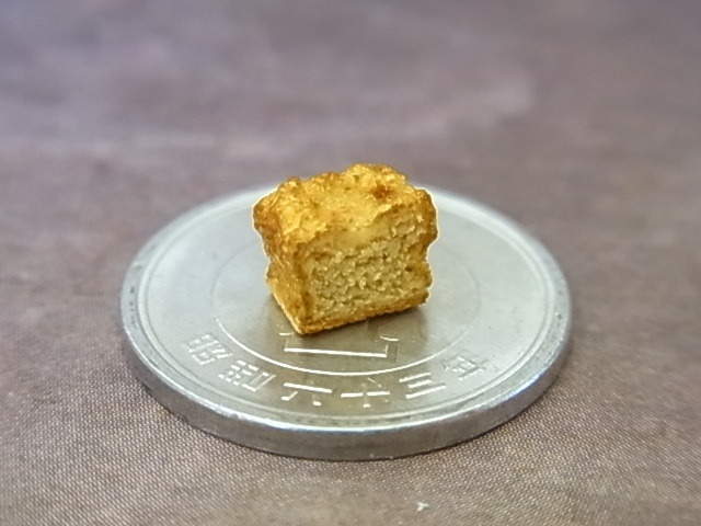 ミニチュアドールハウス ミニチュア焼き菓子 カスタムブライス の小物にも　アンティーク木箱　アンティーク皿　バナナ パウンドケーキ_画像3