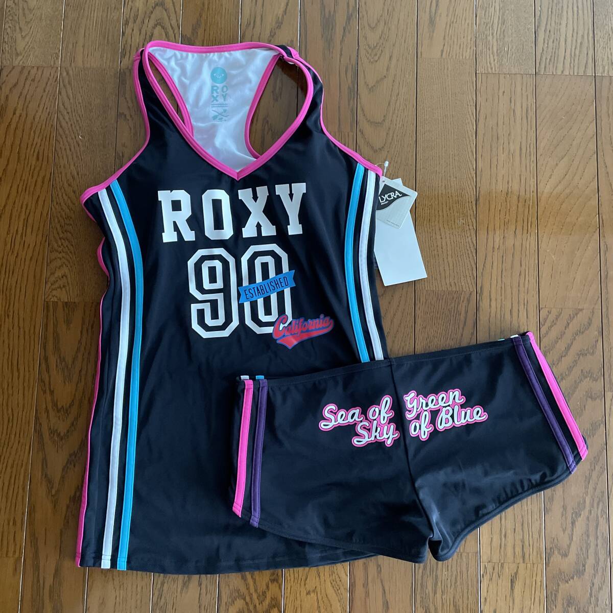 ★48 新品 タグ付き ROXY タンキニ 水着セット L 黒★ロキシー セパレート タンクトップ パンツセット 上下セット 海 プール 海水浴 夏_画像1