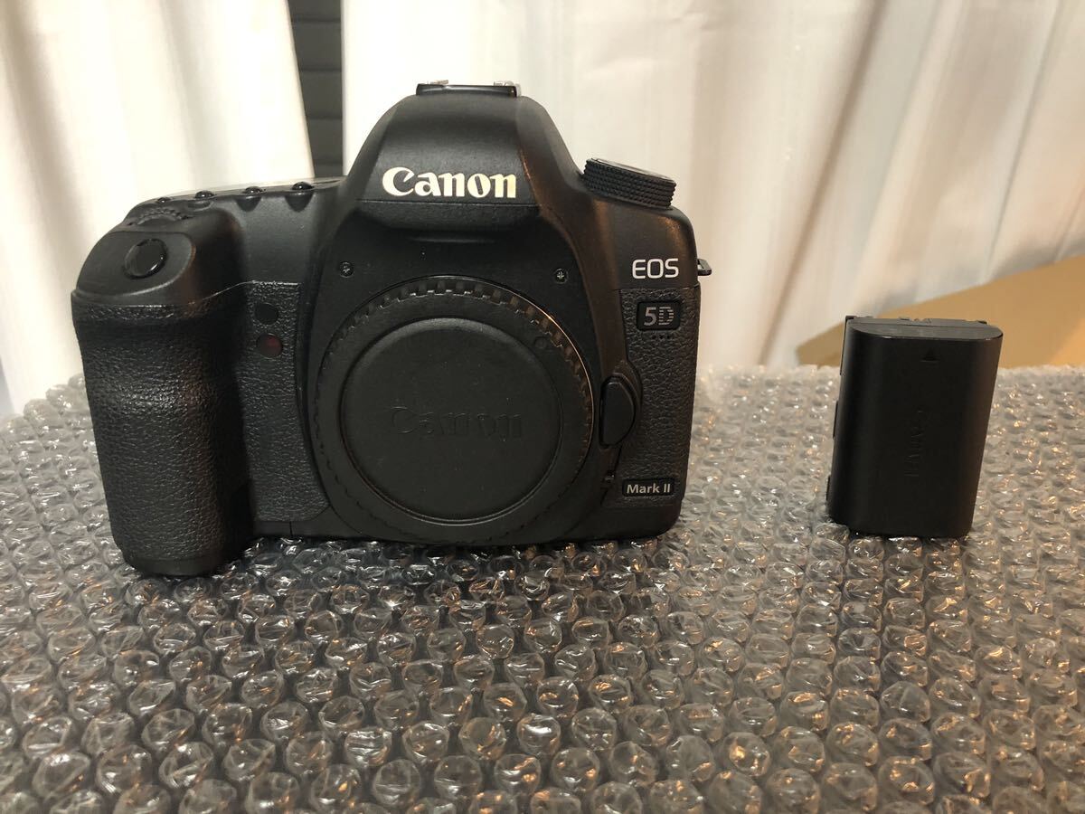 Canon EOS 5D MARK II カメラ + 電池一個。中古。配達無料。_画像1