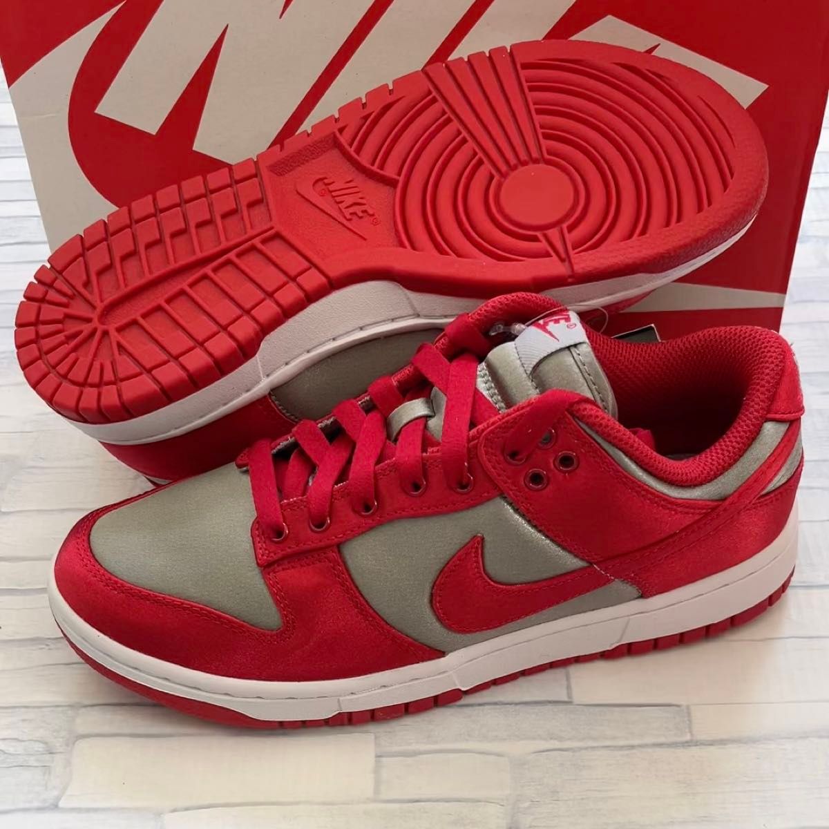 NIKE WMNS DUNK LOW "UNLV SATIN" ナイキ ウィメンズ ダンク ロー バーシティレッド サテン 新品