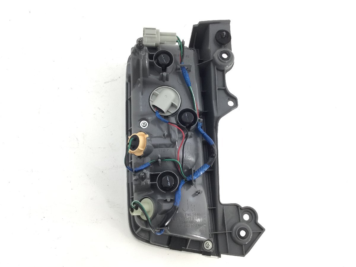 日産 E52 エルグランド 前期 純正 右 テールランプ STANLEY P8960 　　　　 2400460 2I7-2 林_裏側の破損はありません。