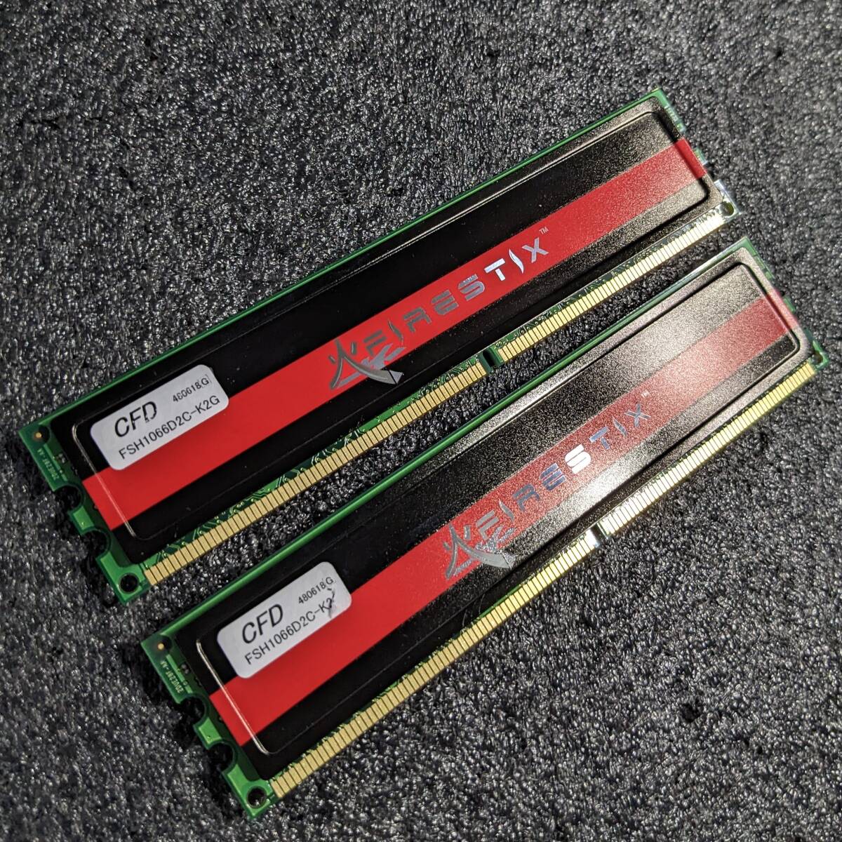 【中古】DDR2メモリ 2GB(1GB2枚組) CFD FireStix FSH1066D2C-K2G [DDR2-1066 PC2-8500]
