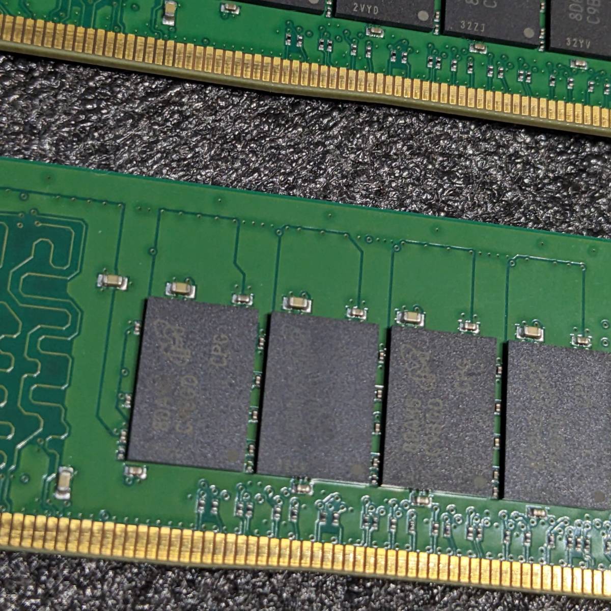 【中古】DDR4メモリ 32GB(16GB2枚組) Crucial CT16G4DFD824A.C16FAD1 [DDR4-2400 PC4-19200]