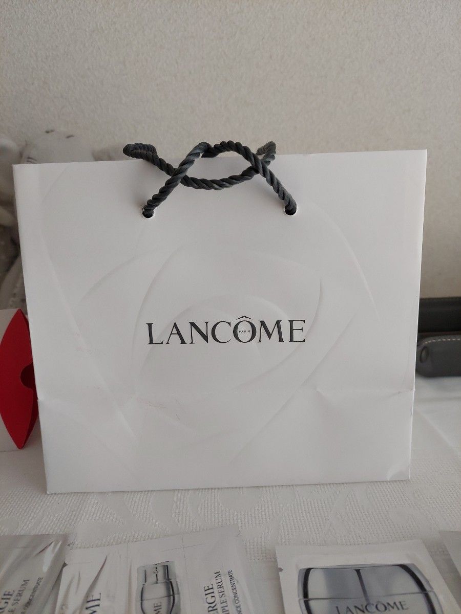 LANCOME　サンプル ８点とショップ袋付き